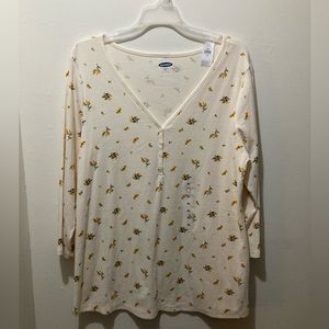 NWT Floral 3/4 Sleeve Henley Top